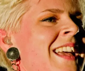 Robyn Robyn